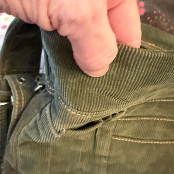 Levi’s Green Corduroy Messenger Bag-Flap style Pocket- Numerous pockets - Picture 10 of 10